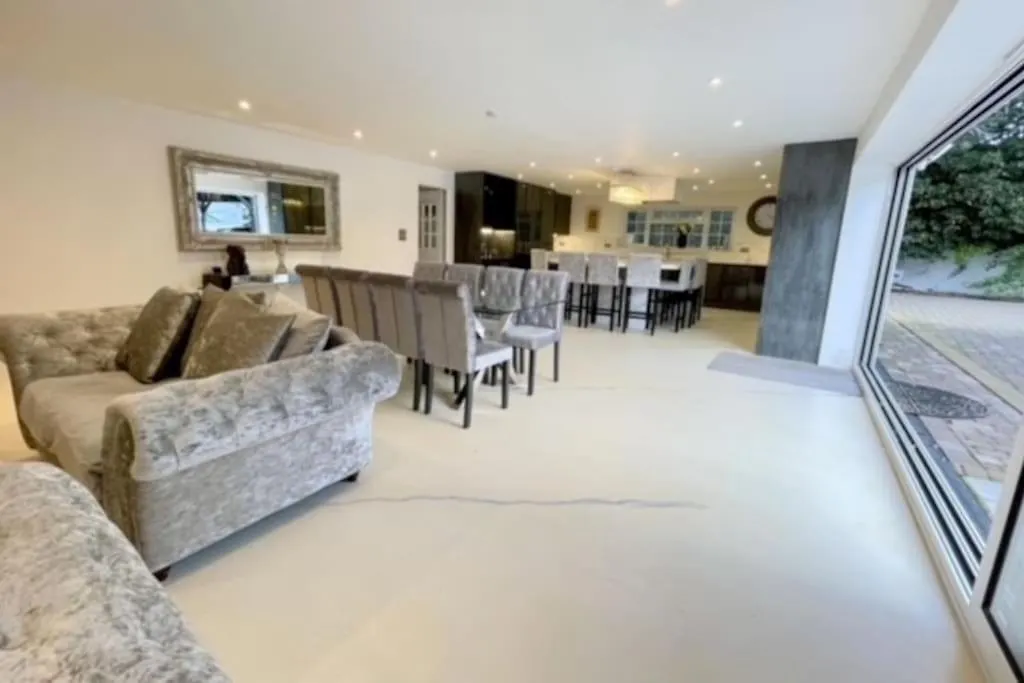 Bournecoast: Manor House-Pool-Spa-Cinema Room-8399 Bournemouth 0*,  Birleşik Krallık