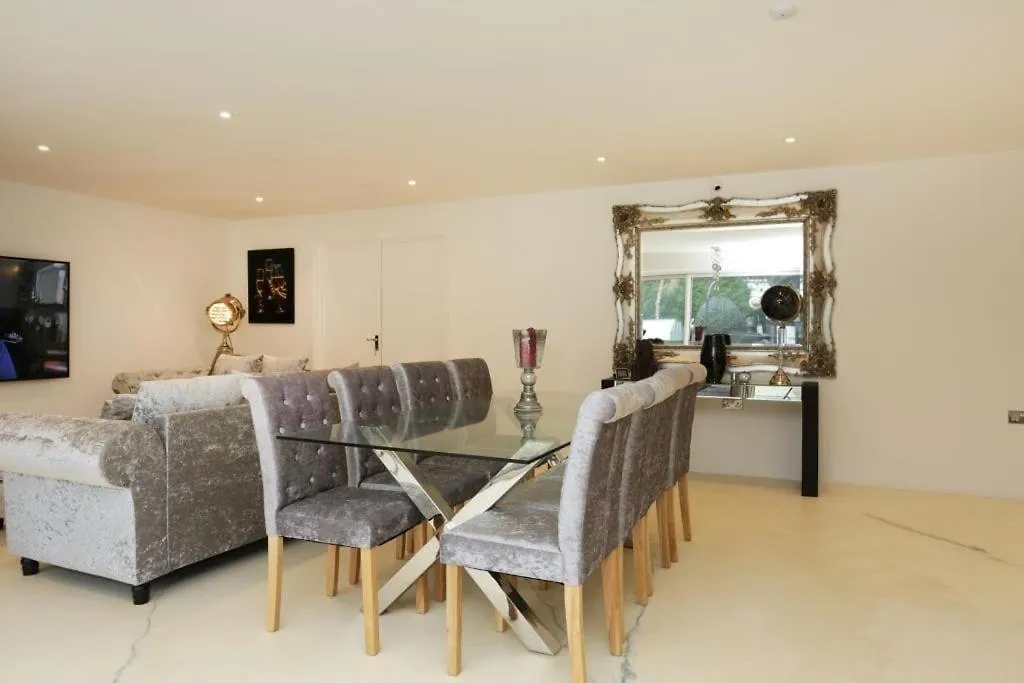 Bournecoast: Manor House-Pool-Spa-Cinema Room-8399 Bournemouth 0*,  United Kingdom